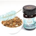 50ml Braunglas mit loser Räuchermischung in Schale.