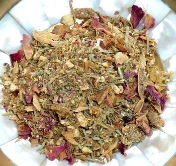 Schale mit loser Räuchermischung.